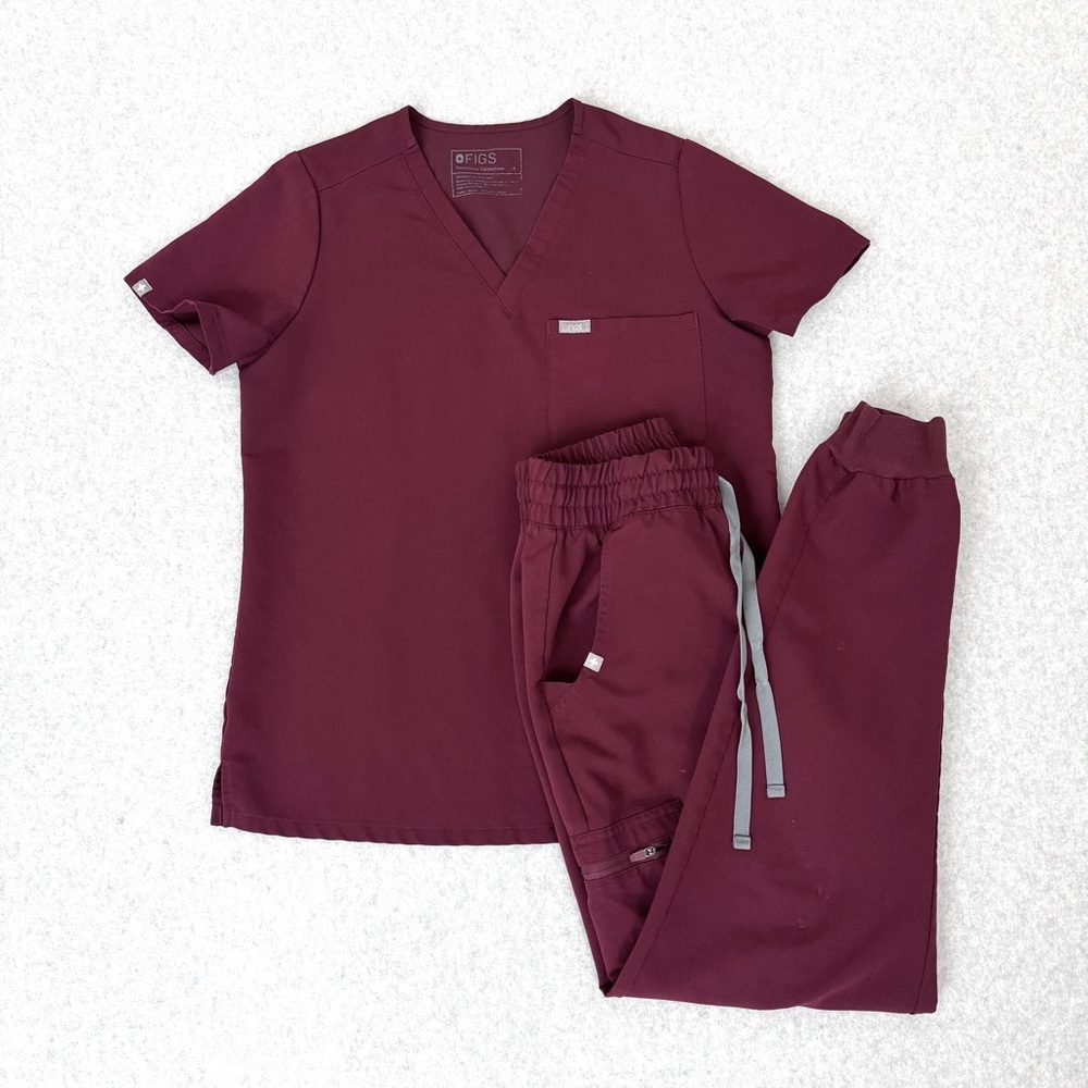 Figs Scrub pants in Burgundy small